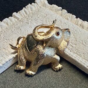 Vintage Unsigned Playful Jolly Goldtone Elephant